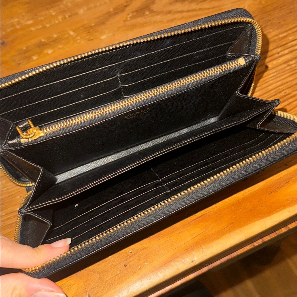 Prada black leather wallet - Picture 4 of 8